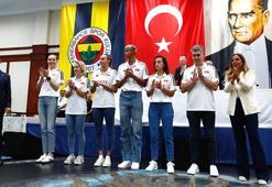 Fenerbahçe'de Filenin Sultanları ayakta alkışlandı