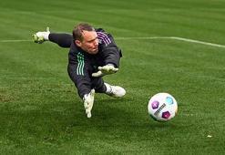 Manuel Neuer, 9 ay aradan sonra sahaya indi