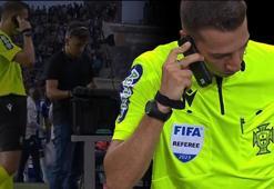VAR monitörü çalışmadı, kararını telefon ile verdi! Futbolcular çılgına döndü