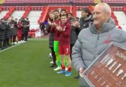 Liverpool'un emektar malzemecisi kulübe böyle veda etti