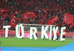Türkiye, Eskişehir'de 32 bin Türk Bayrağıyla sahaya tek yürek çıkacak