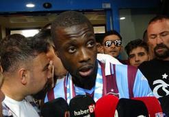 Trabzonspor taraftarı, yeni transfer Nicolas Pepe'yi coşkuyla karşıladı