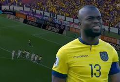 Enner Valencia, Ekvador - Uruguay maçında kaçırdığı penaltıyla maçın önüne geçti