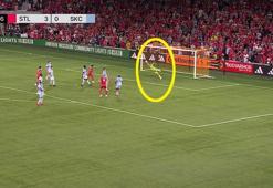 Kaleci çaresiz kaldı! MLS'deki şık gollere yenisi eklendi...