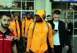 Antalya'da, Galatasaray'a coşkulu karşılama! 'Aşkın Olayım...'