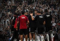 Beşiktaşlı taraftarlardan sessiz protesto! İlk 5 dakika...
