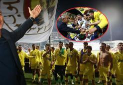 Kasımpaşa-Fenerbahçe maçı sonrası büyük şölen! Taraftar, teknik heyet, futbolcular kenetlendi...