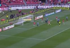 Enner Valencia'dan muhteşem gol! Savunma yetmedi kaleciyi de çalımladı