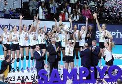 Şampiyon VakıfBank kupasını aldı!