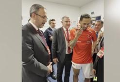 Cumhurbaşkanı Erdoğan'dan A Milli Futbol Takımı'nı telefonla arayarak tebrik etti