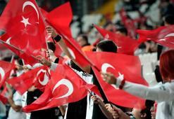 Beşiktaş kazandı, tribünlerde tezahürat değişmedi! 'Yönetim istifa' sesleri...