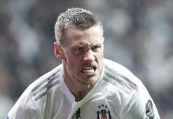 Beşiktaş'a eski yıldızından mesaj var! Kararı yeni yönetim verecek...