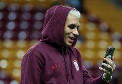 Lucas Torreira-Devrim Özkan aşkı yeşil sahada! Maç öncesi görüntülü sohbet