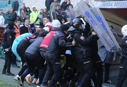 Bursasporlu futbolcular, Diyarbekirspor'lu futbolcuyu soyunma odasına kadar kovaladı