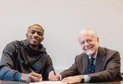 Victor Osimhen Napoli ile yeni sözleşmeye imza attı