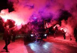 Beşiktaş’a Sivas’ta coşkulu karşılama: Meşaleler yakıldı!