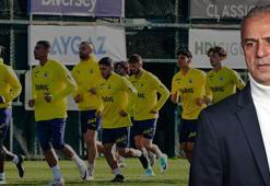 Fenerbahçe Teknik Direktörü İsmail Kartal, Alanyaspor maçı öncesi oyuncularla toplantı yaptı