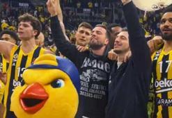 İZLE | Fenerbahçe Beko, tarihe geçen galibiyeti taraftarlarıyla böyle kutladı