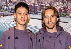 Arda Güler ile Luka Modric imza gününde taraftarlarla buluştu