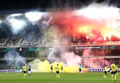 Union SG - Fenerbahçe maçında sahaya meşale yağdı, maç durdu!