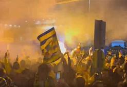 Fenerbahçe taraftarı Sabiha Gökçen Havalimanı'na akın etti