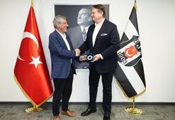 Beşiktaş'ta Hasan Arat ile Fernando Santos vedalaştı