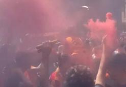 Galatasaray taraftarlarından takımlarına coşkulu uğurlama!