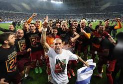 Son düdükle gelen şampiyonluk coşkusu! Galatasaray 24. şampiyonluğu böyle kutladı