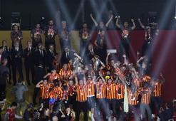 Galatasaray çifte kupasına kavuştu!