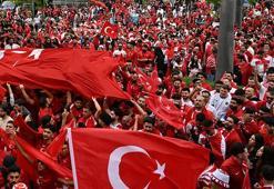 Türk taraftarlardan Dortmund'da 'Taraftar Yürüyüşü'