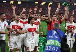 Muhteşem görüntüler... A Milli Futbol Takımımız, Çekya maçı sonrası üçlü çektirdi