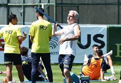 Fenerbahçe, yeni sezon hazırlıklarını taraftara açık idmanla sürdürdü