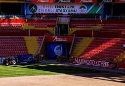 Kayserispor'un stadına çim serimi işlemlerine başlandı