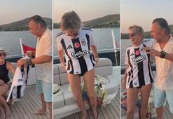 Sharon Stone'a Bodrum'da Beşiktaş forması hediye edildi