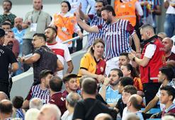 Trabzonspor - Rapid Wien maçı sırasında tribünde gergin anlar! Galatasaray formalı seyirciler dışarı çıkarıldı...