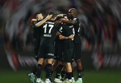Beşiktaş'ta ilklerin gecesi! Yeni transferler ligde golle tanıştı