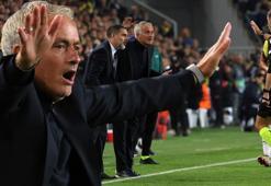 Fenerbahçe'de Jose Mourinho'dan kırmızı kart yorumu: UEFA turnuvalarında yer almayan bir takıma gideceğim!