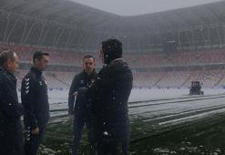 Sivasspor-Kasımpaşa maçı 17 dakika geç başladı! İşte sebebi...