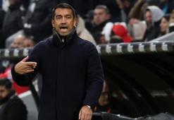 Beşiktaş'ta Bronckhorst'un kararları sorgulanıyor