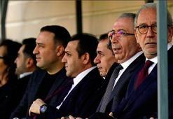 Galatasaray yönetimi tam kadro antrenmanda!
