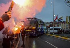 Fenerbahçe, Beşiktaş derbisi için Tüpraş Stadı'na hareket etti