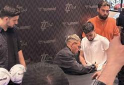Galatasaray'ın yıldızı Lucas Torreira imza töreni düzenledi