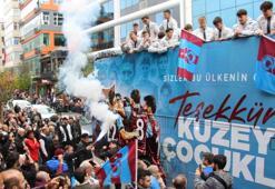 Trabzonspor U19 takımı Avrupa ikinciliğini taraftarıyla kutladı