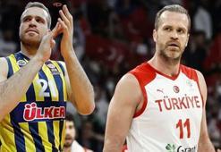 Türk basketbolunun efsane isimlerinden Oğuz Savaş emekli oldu