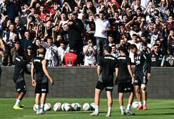 Beşiktaş, hazırlıklarını taraftara açık sürdürdü
