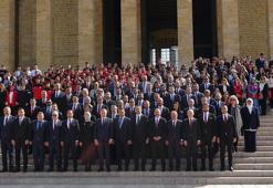 Bakan Bak beraberindeki heyetle Anıtkabir'i ziyaret etti