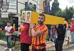 Galatasaray taraftarından Fenerbahçe'ye tabutlu gönderme!
