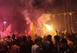 Galatasaray taraftarları dört bir yanda şampiyonluğu kutluyor