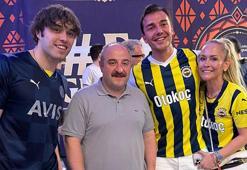 Fenerbahçeli fenomenlerden Mustafa Varank ile galibiyet pozu