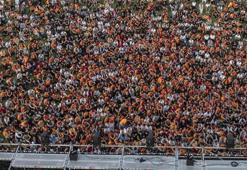 Galatasaraylı taraftarlar, Göztepe maçını Yenikapı'da takip etti